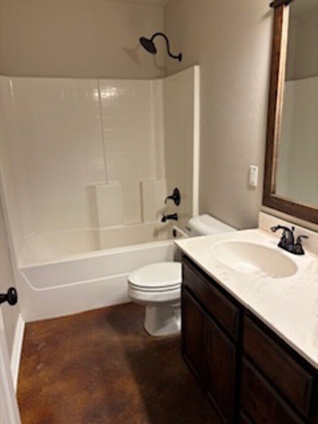 Building Photo - 427 Dalton Ln