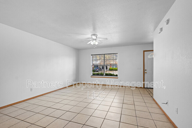 Building Photo - 886 Curtis Ave
