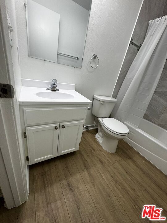 Building Photo - 13562 Vanowen St