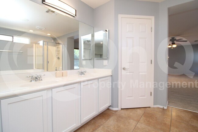 Building Photo - 14205 W Mauna Loa Ln
