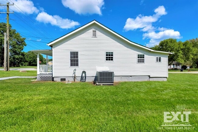Building Photo - Newly Renovated 2 Bedroom 1 Bath in La Cro...