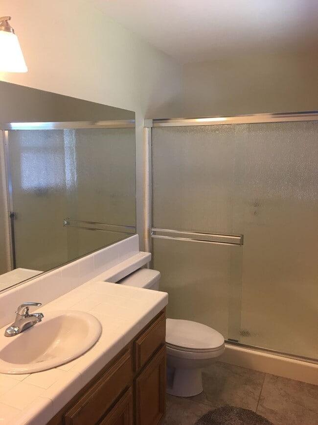 Building Photo - 3+2 NW Hageman & Jewetta Area $2200+ $2200...