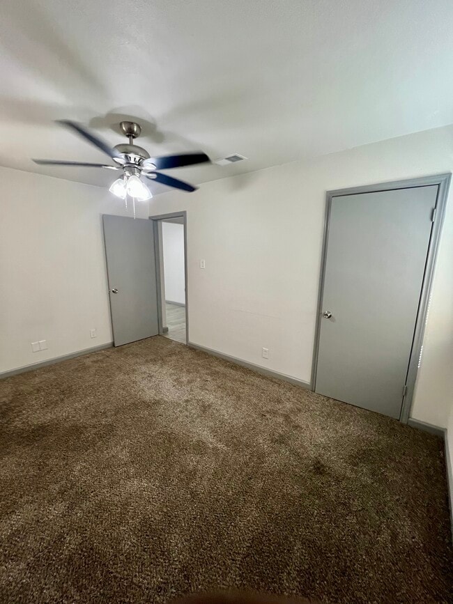 Building Photo - 6012 Highcrest Dr