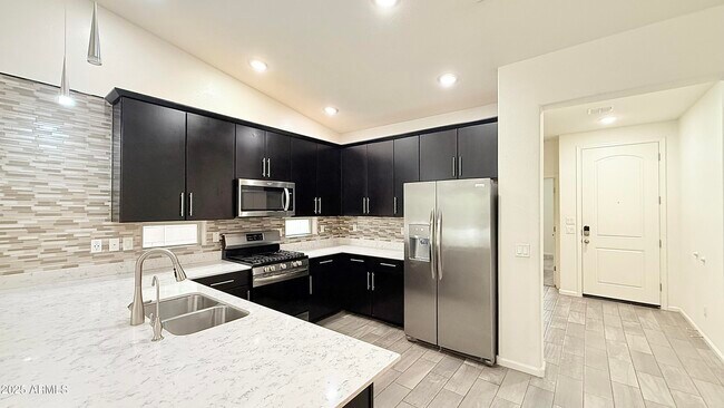 Building Photo - 5420 W Desert Hollow Dr