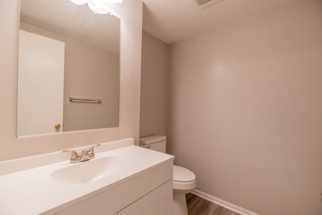 Building Photo - 484-486 Applegate Ln