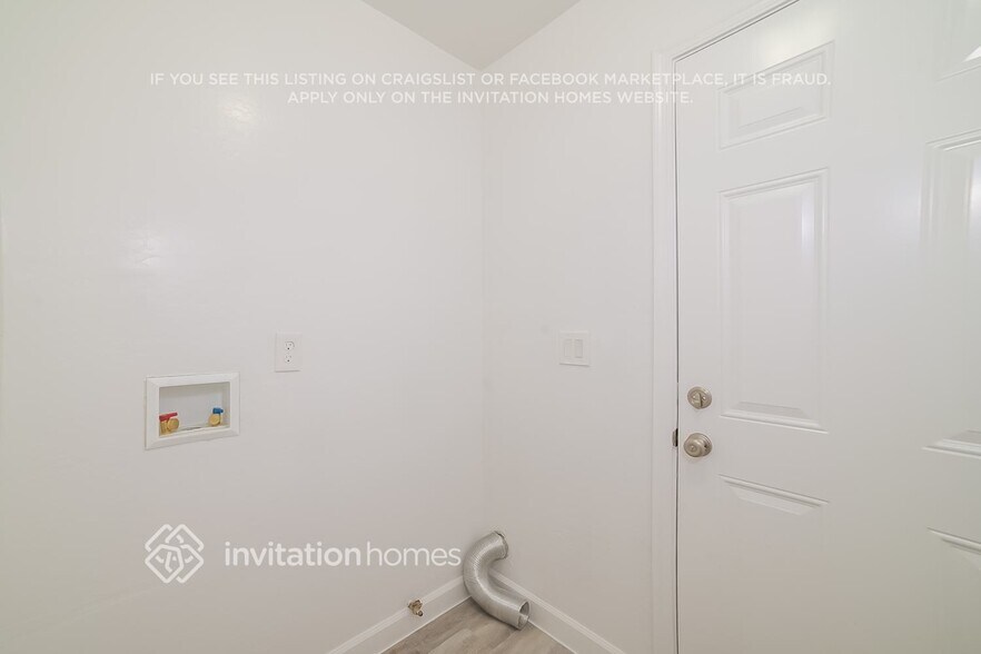 Building Photo - 2925 N 86th Dr
