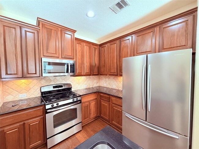 Building Photo - 2505 Amur Dr