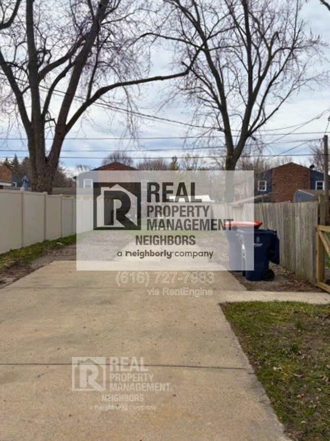 Building Photo - 88 E 18th St