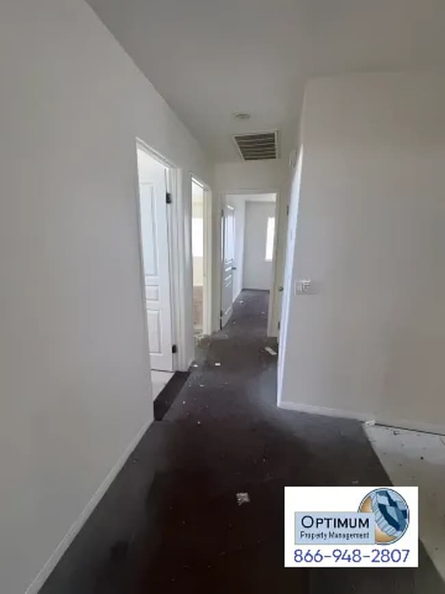 Building Photo - Beautiful 4-bedroom, 3-bathroom two-story home located in a desirable HOA community