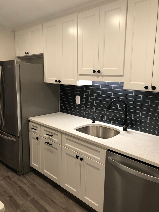 Kitchen 5 - 605A Cypress Point Cir