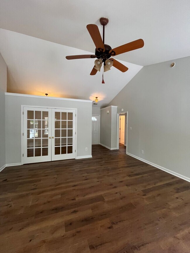 Building Photo - Discover this well-maintained 3-bedroom, 2-bath home in Wilmington, NC