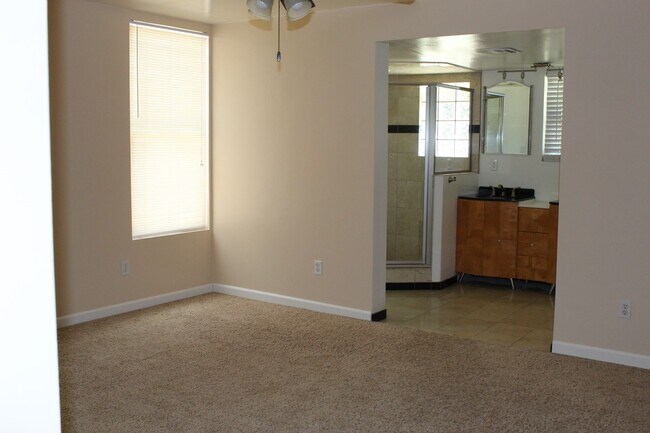 Building Photo - 804 Ferdinand Ct
