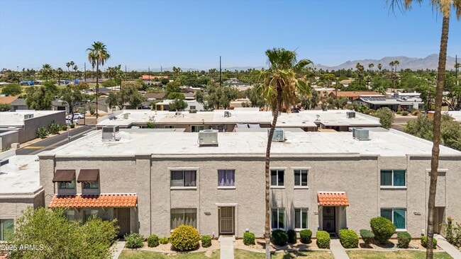Building Photo - 8141 E Vista Dr
