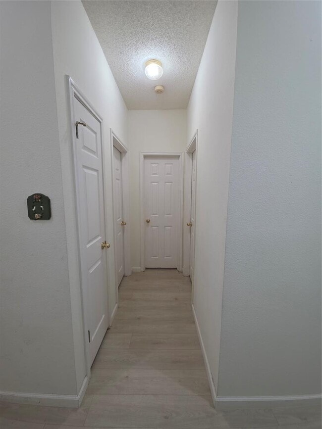 Building Photo - 16800 Tomcat Dr