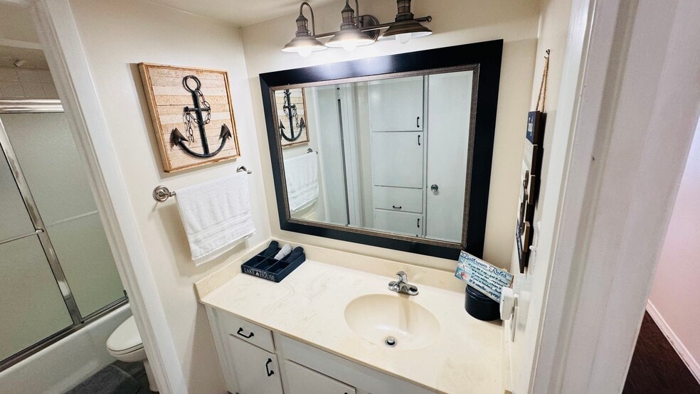 Building Photo - 12600 Melville Dr