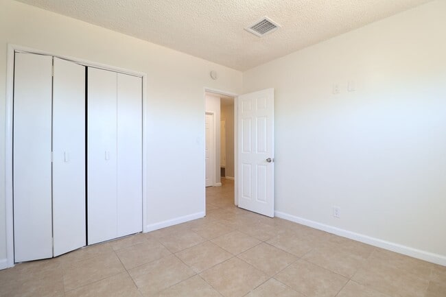 Building Photo - Tastefully updated 3-bed, 2-bath House for...