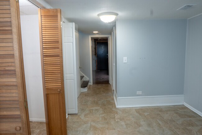 Building Photo - 9733 Karlov Ave
