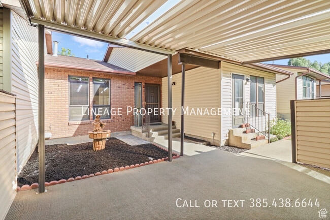 Building Photo - 4487 St Andrews Dr