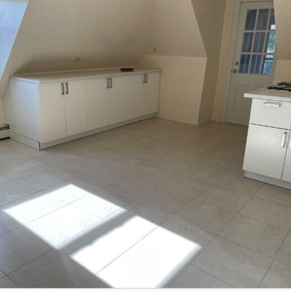 Building Photo - 92 Thurston St