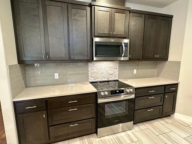 Building Photo - 405 Woodlawn Dr
