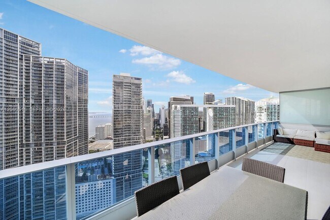Building Photo - 200 Biscayne Blvd Way