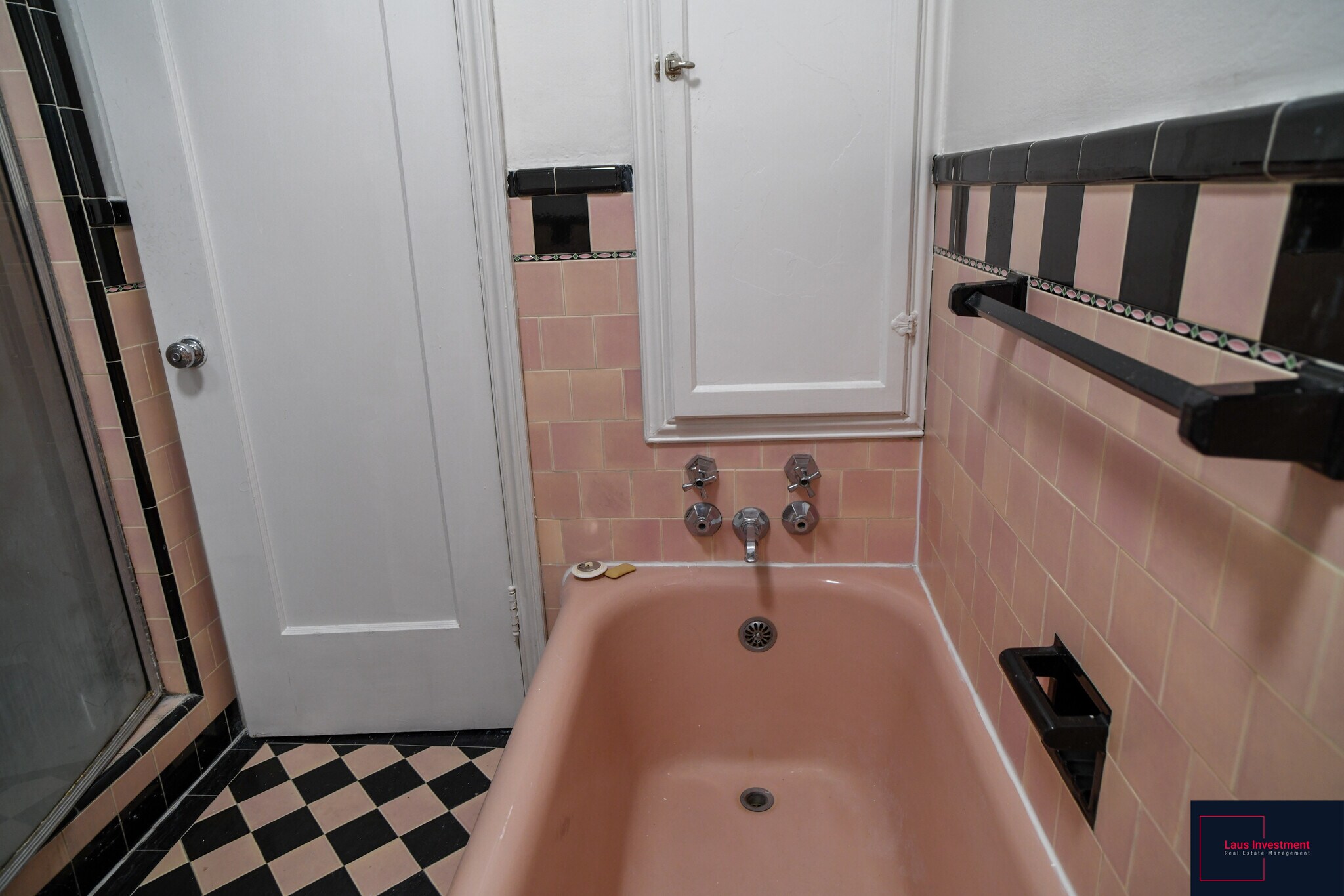 Bathroom - 1600 Clement St
