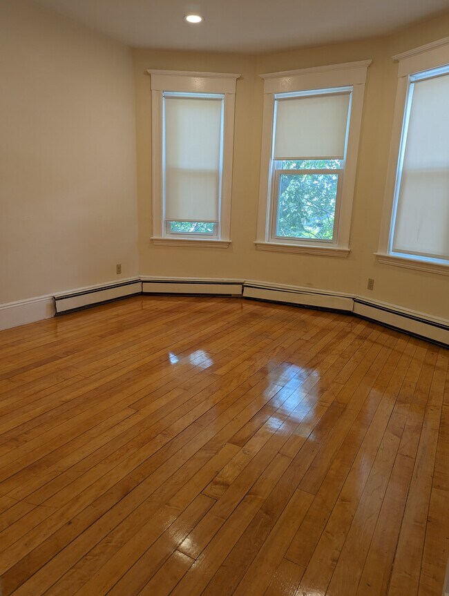 Building Photo - 308 Belgrade Ave