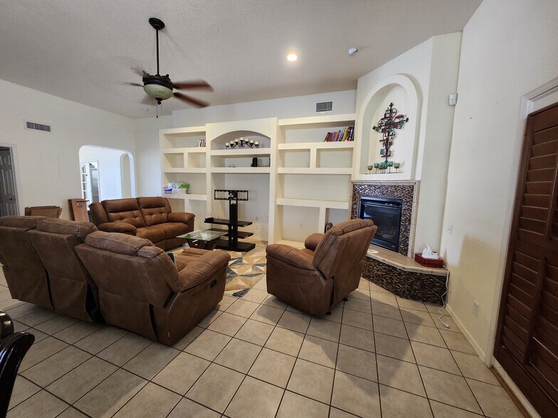 Building Photo - 3637 Tierra Vergel
