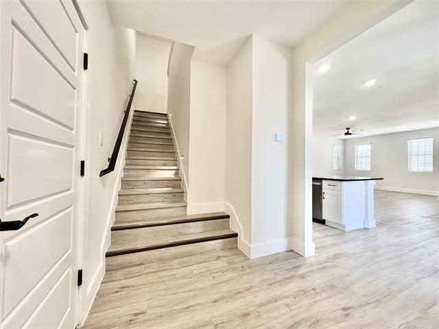 Building Photo - 8736 Kington
