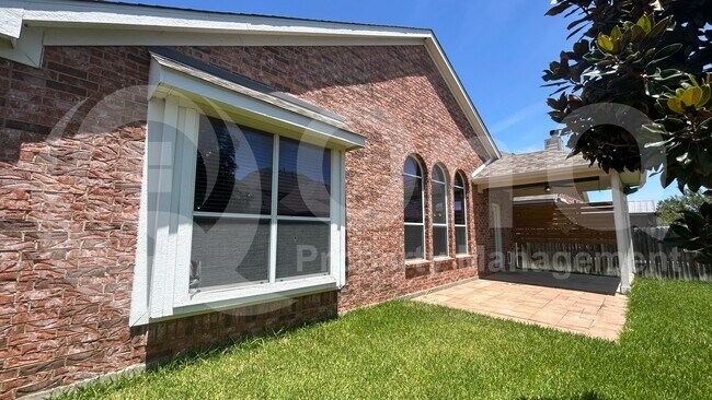 Building Photo - 9537 Navarro St