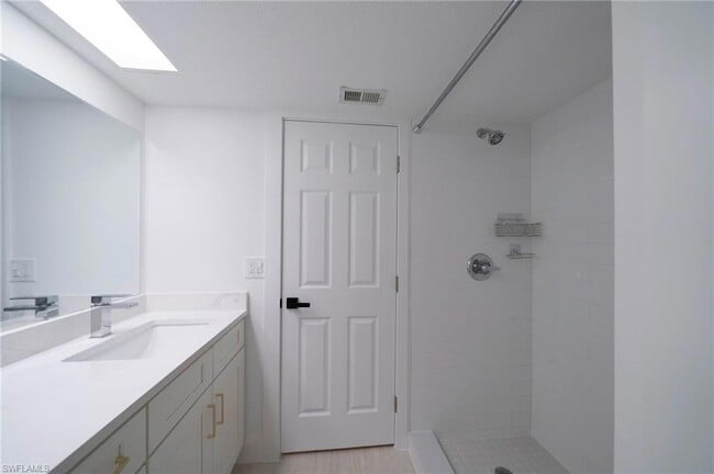 Building Photo - 17456 Silver Fox Dr