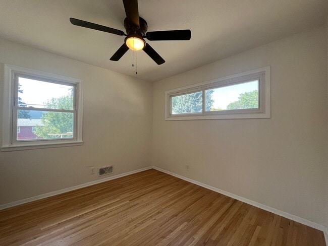 Building Photo - Updated 3 BR/2 BA home in a great Eagan ne...