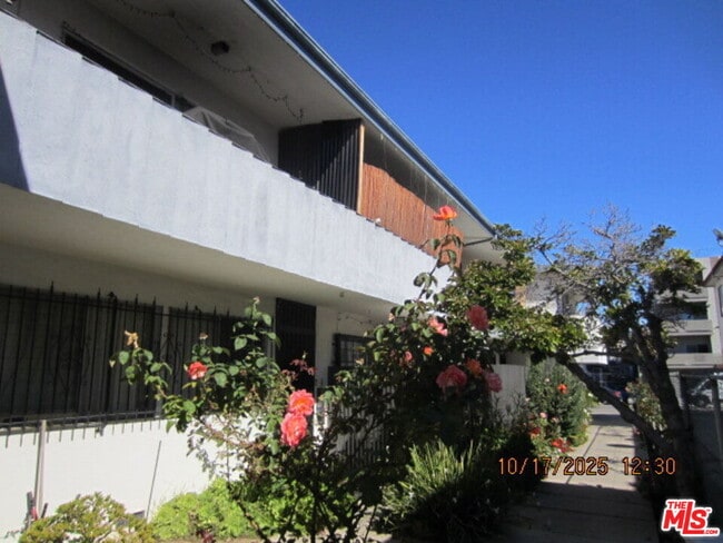 Building Photo - 811 S Wilton Pl