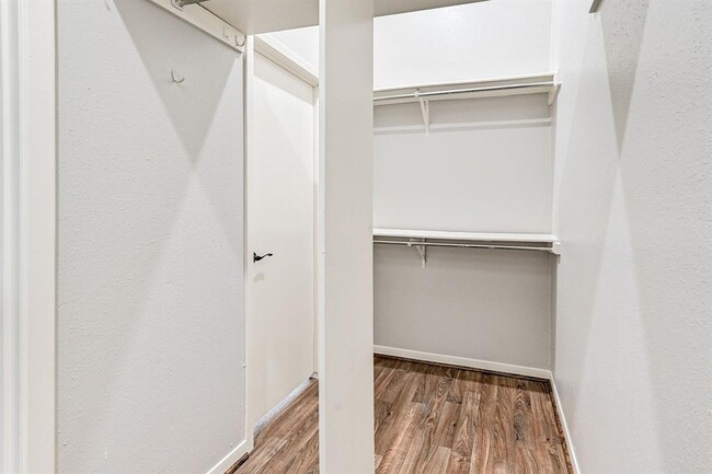 Building Photo - 2425 Augusta Dr