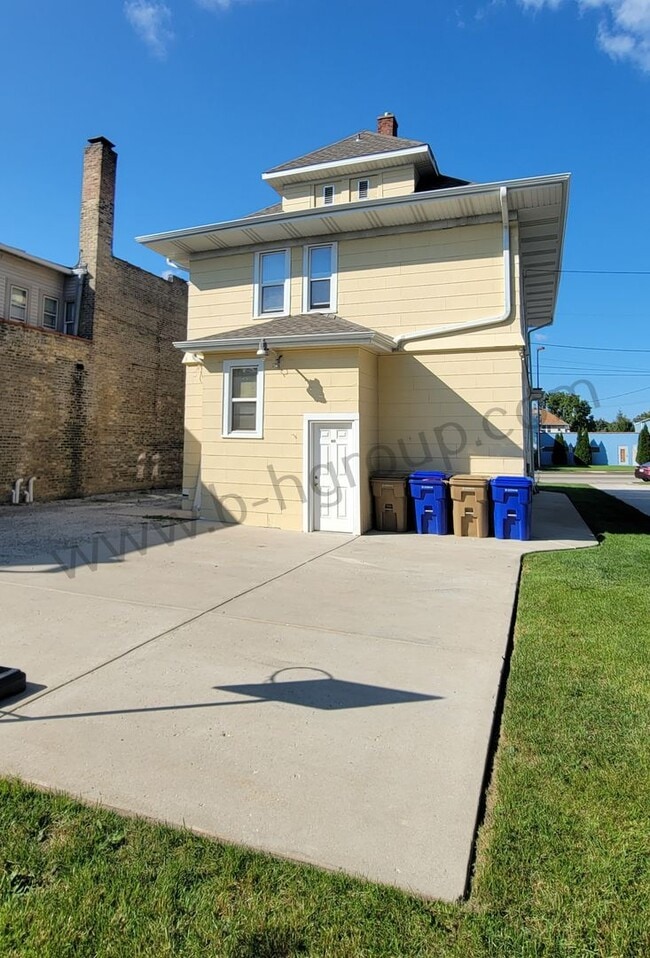 Building Photo - 2629 Roosevelt Rd