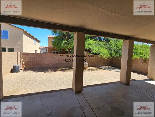 Building Photo - 3/2 & a Loft, AC off of River Road near Oracle Road