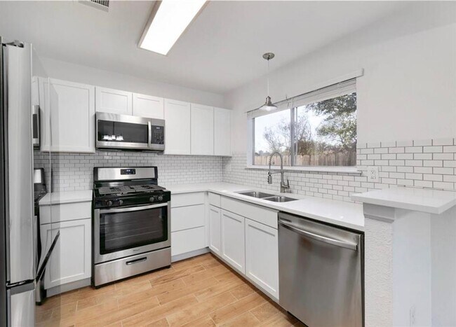Building Photo - 5931 Kevin Kelly Pl