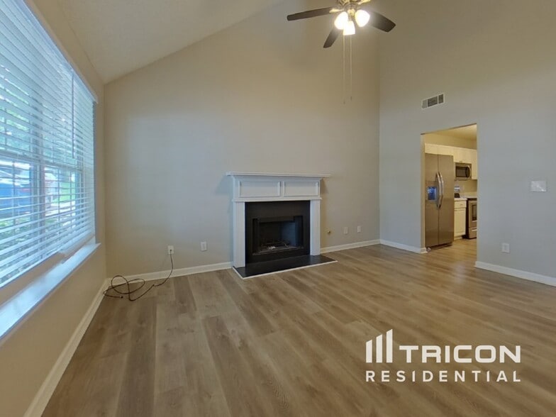 Building Photo - 2872 Knoll View Pl