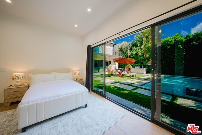 Building Photo - 5141 Varna Ave