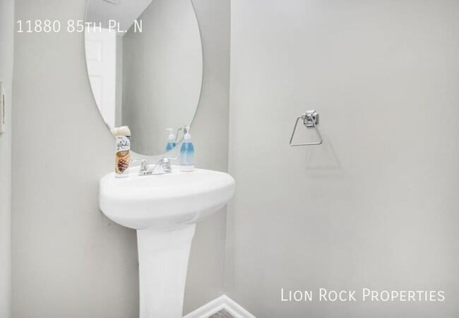 Building Photo - 11880 85th Pl N