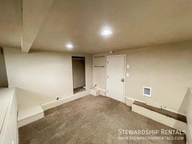 Building Photo - 1389 Ferry St