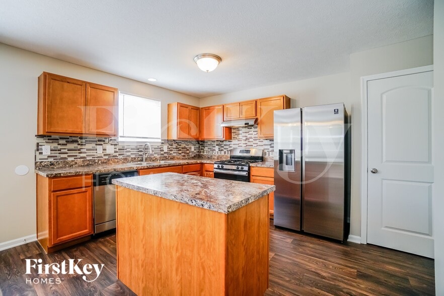 Building Photo - 2144 Greencrest Way