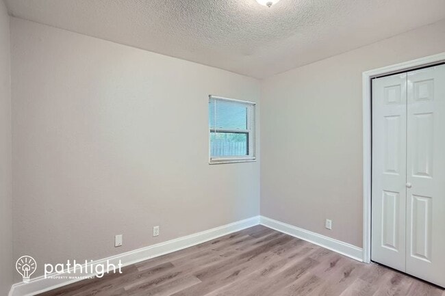 Building Photo - 304 W Fern St