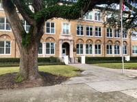 Building Photo - Gorgeous Condo in Historic Riverside