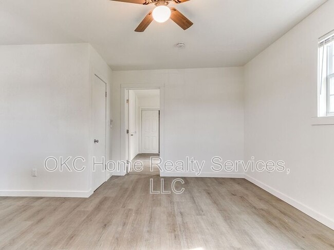 Building Photo - 1812 W Noble Ave