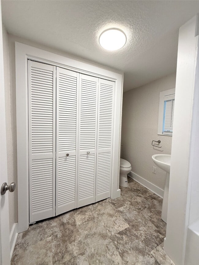 Building Photo - 14070 S Hwy 288b