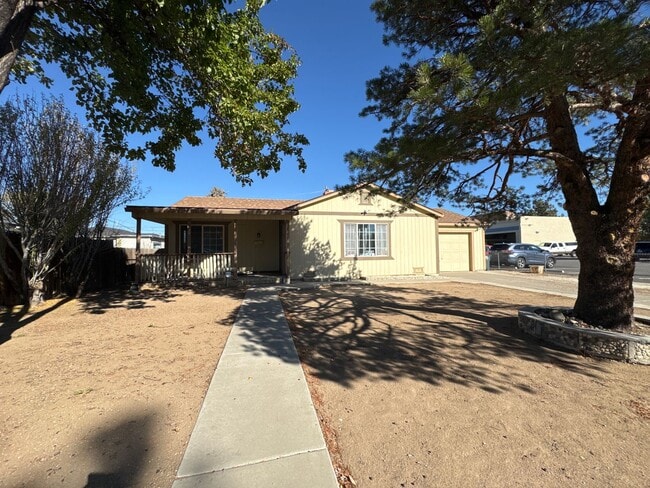 Primary Photo - Charming 3 bed / 1 bath Coming Soon in the...