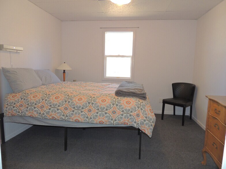 Building Photo - 408 Dressell Dr