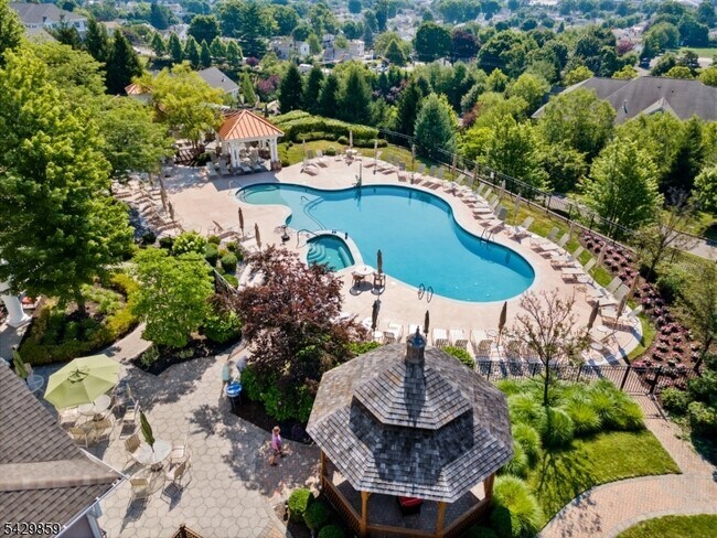 Building Photo - 8 Quarry Dr
