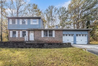 Building Photo - 4 Bedroom 2.5 Bath House